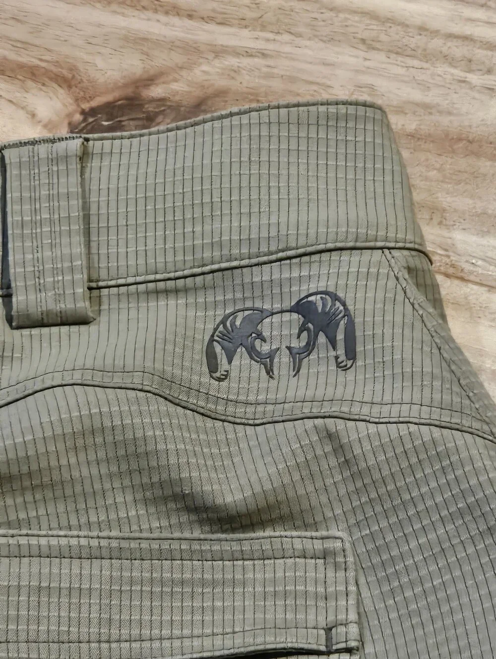 KUIU Ripstop Mens Size 42 Shorts Olive Color - Pre Owned